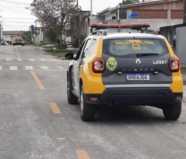 carro, viatura, pm rua de dia