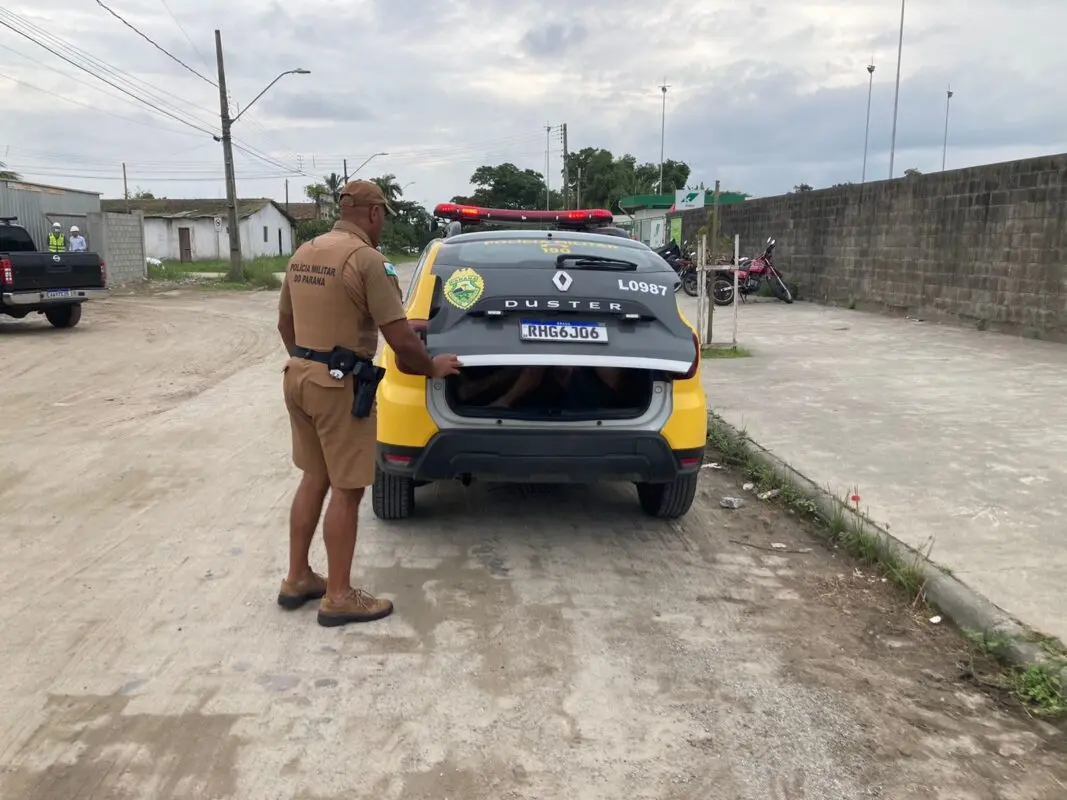 pm, viatura, carro, presos, camburão