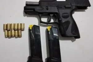Pistola calibre 9mm e munições deflagradas foram apreendidas na ação