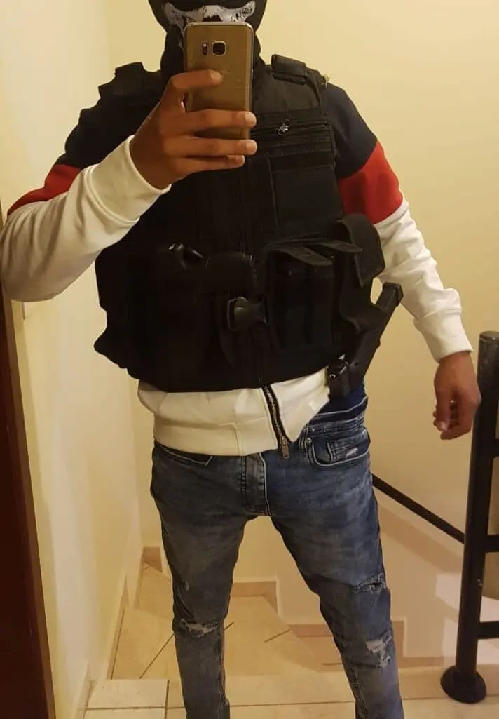 Suspeito tirou foto com roupas usadas no dia crime