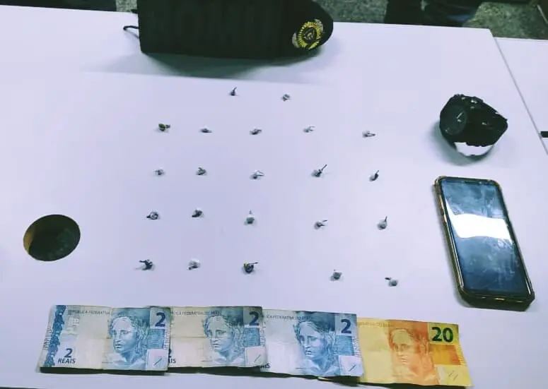 22 buchas de cocaína foram apreendidas na abordagem