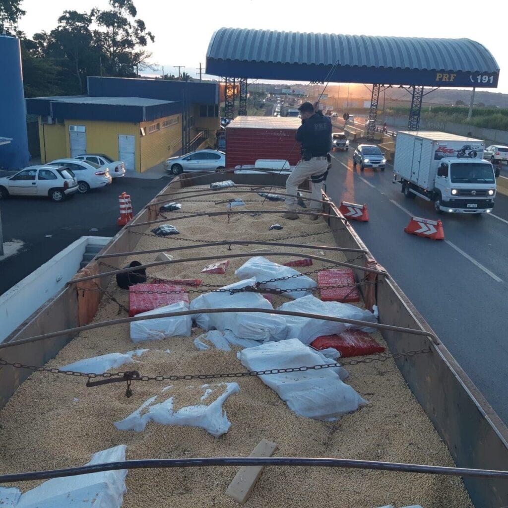 Droga estava escondida em carga de soja