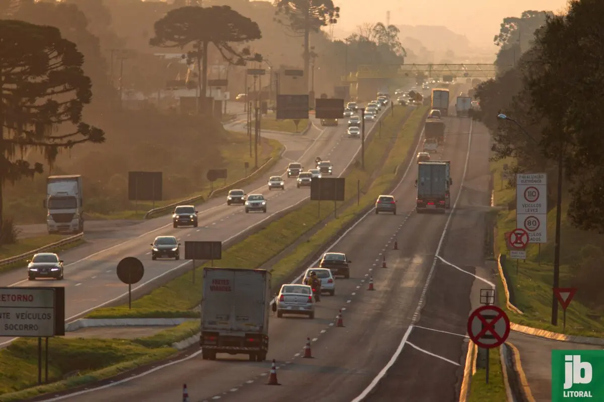Pedágio - caminhões, transito - br 277 - Fotos - Lineu Filho - JB Litoral