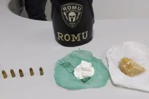 Material foi encontrado em sacola abandonada por suspeito na fuga