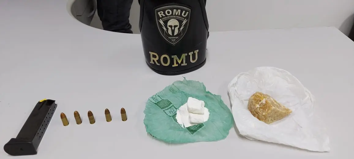 Material foi encontrado em sacola abandonada por suspeito na fuga