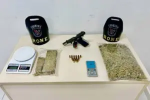 Rone apreende drogas e pistola em Paranaguá