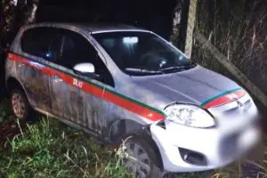 Fiat Palio foi encontrado abandonado na região do Porto Seguro