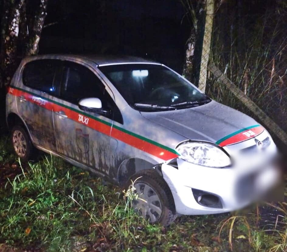 Fiat Palio foi encontrado abandonado na região do Porto Seguro