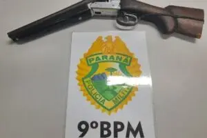 Espingarda calibre 32 foi apreendida com o suspeito