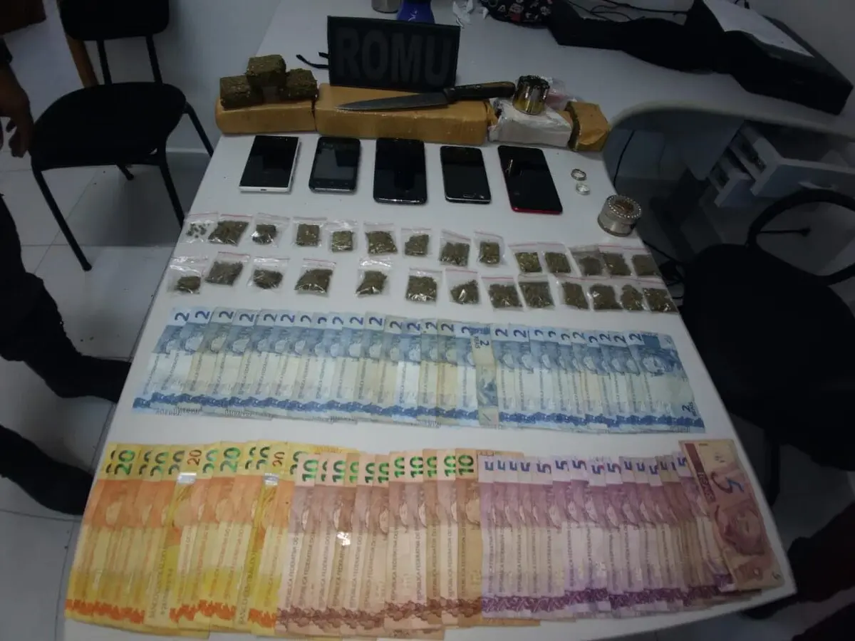 Mais de um quilo de maconha foram apreendidos