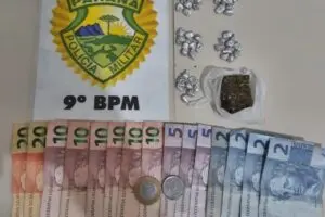 Pedras de crack e dinheiro foram apreendidos na ação