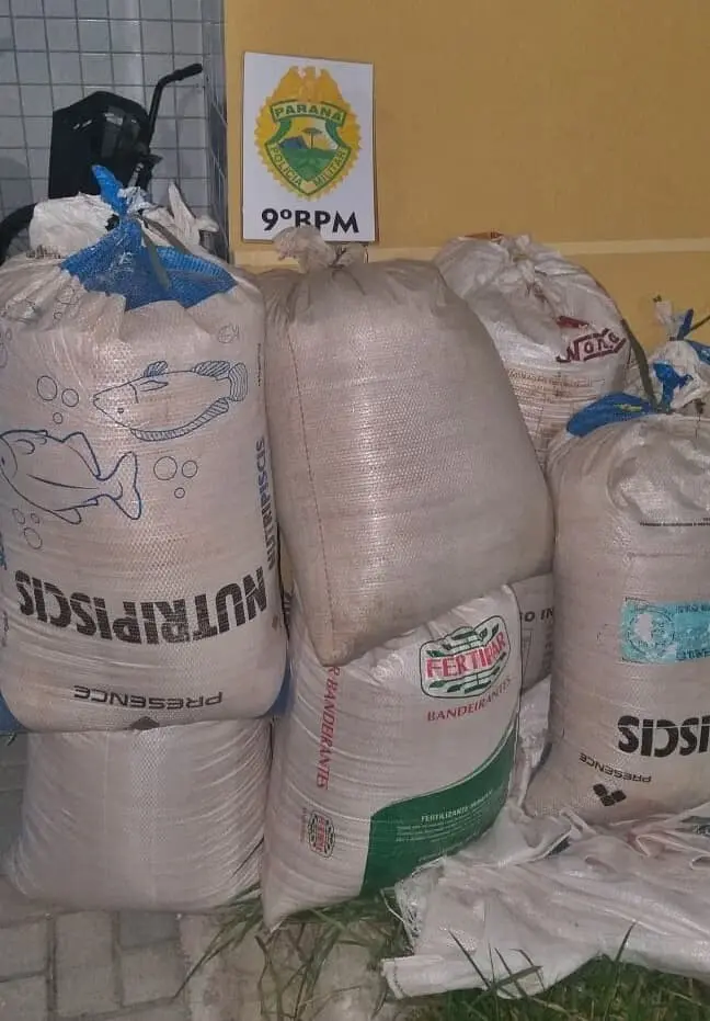 Dez sacas contendo farelo de soja foram encontradas na abordatem