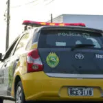 Jovem procurada por homicídio se entrega à PM em Paranaguá