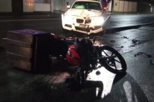 motociclista acidente carro
