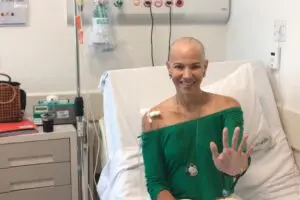 Mariana Coelho está enfrentando um câncer de útero que se alastrou por todo o abdômen.