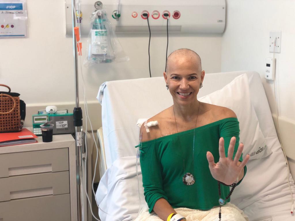 Mariana Coelho está enfrentando um câncer de útero que se alastrou por todo o abdômen.