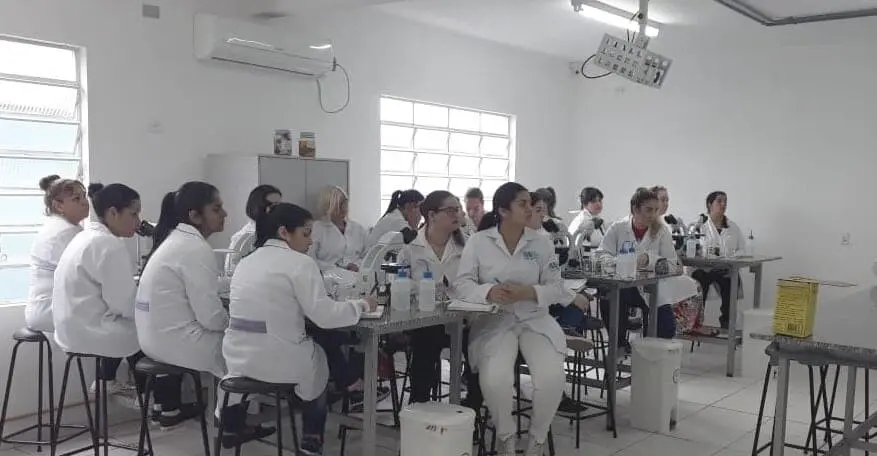 alunos-da-faculdade-de-enfermagem-levam-informacao-aos-colegios-de-paranagua