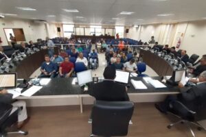 Sessão legislativa na Câmara de Paranaguá