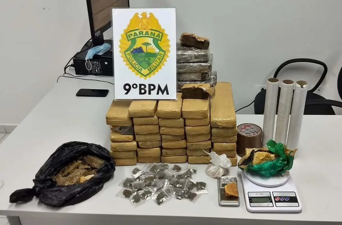 37 tabletes de maconha, além de porções de cocaína e balanças de precisão foram apreendidas