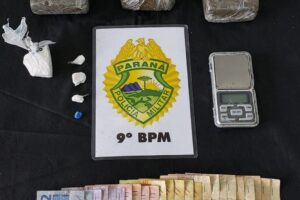 Porções de cocaína e tabletes de maconha foram apreendidos na ação