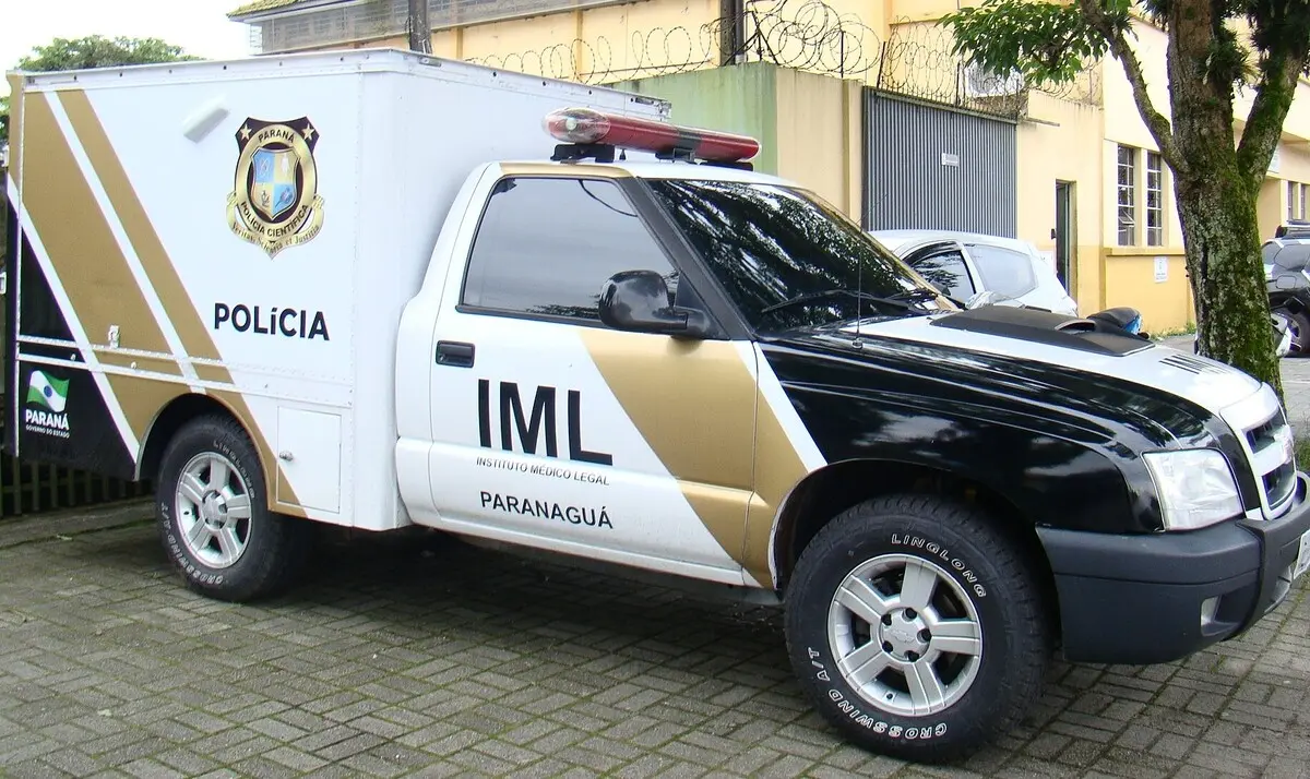 Corpo foi recolhido pelo IML, onde foi identificado oficialmente