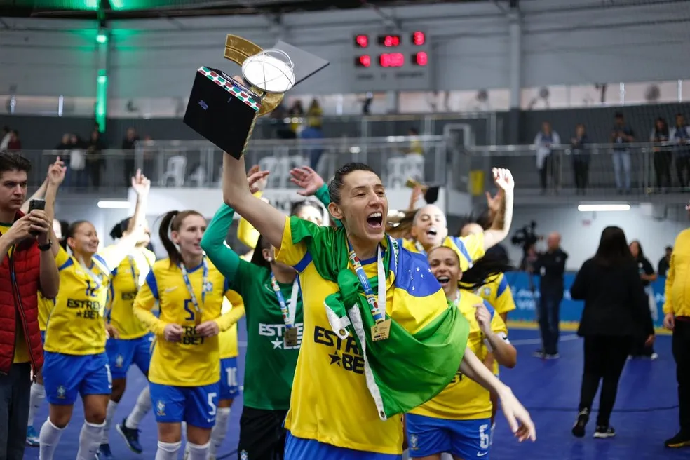 Emilly foi a artilheira do 1° Torneio Internacional de Futsal Feminino em Xanxerê — Foto: Cris Huff e Vagner Marques