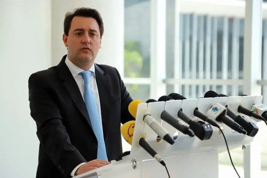 governador-exonera-todos-os-cargos-comissionados-do-estado