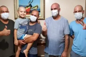 menino-cancer-guaratuba-cabelo-raspado