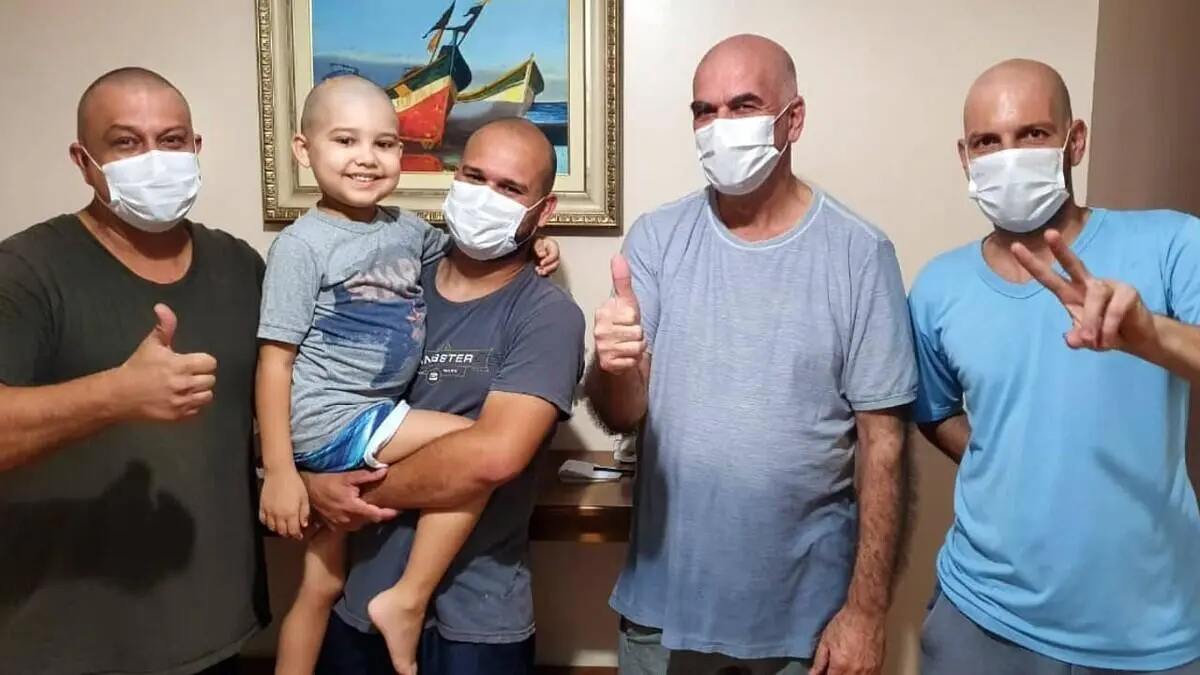 menino-cancer-guaratuba-cabelo-raspado
