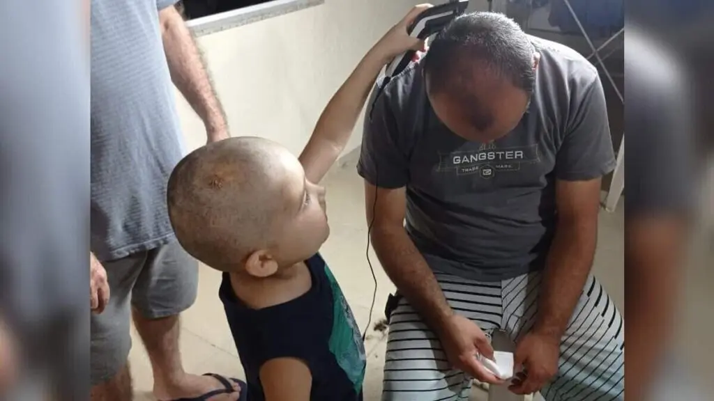 menino-cancer-raspa-cabelo-guaratuba