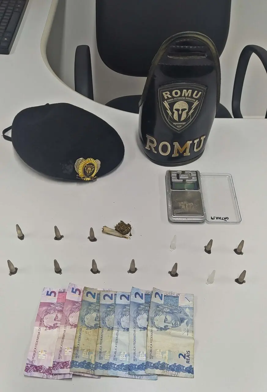 Além de drogas, menor foi flagrado com dinheiro miúdo