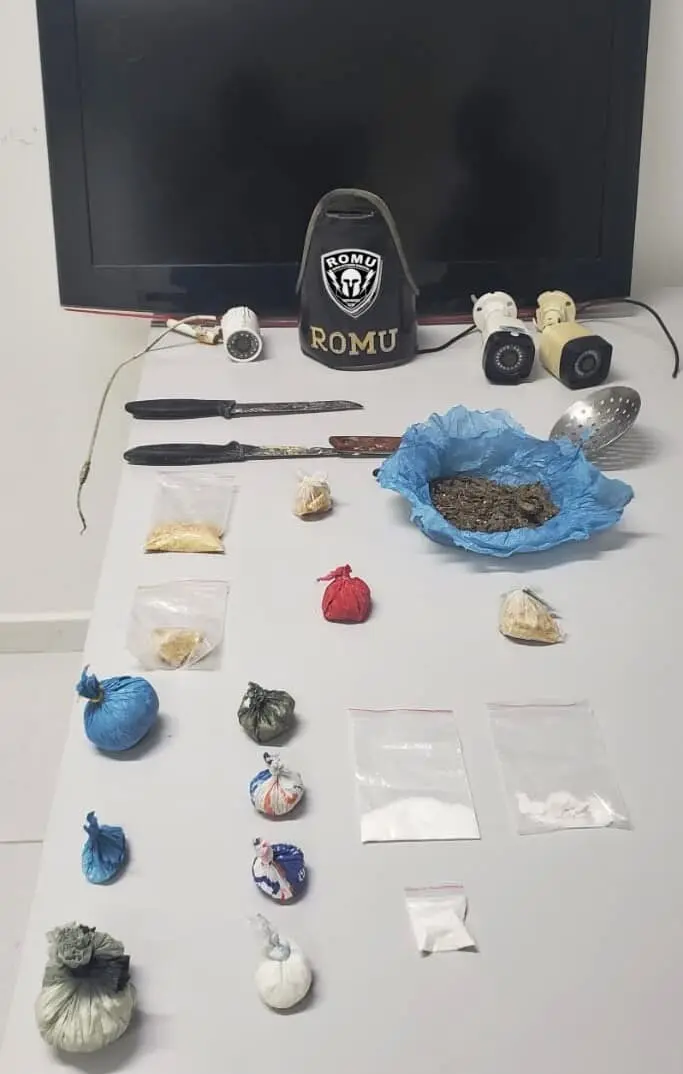 Porções de crack, maconha e cocaína foram apreendidas na ação