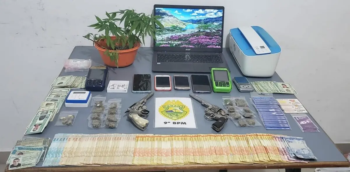 Na ação ainda foi apreendida outra arma de fogo, dinheiro e entorpecente