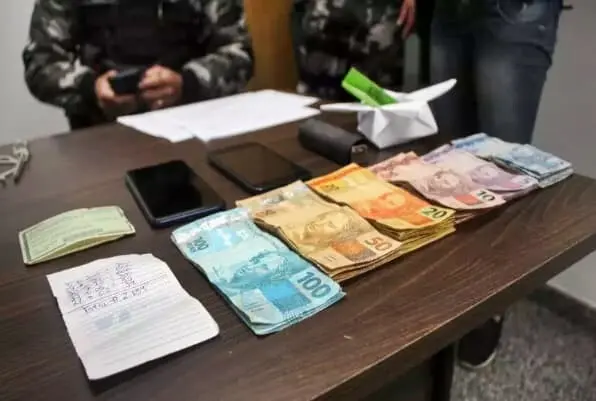 Na ação houve a apreensão de maconha e cocaína
