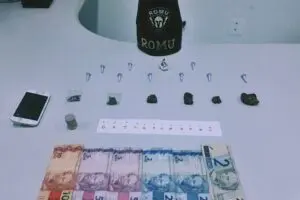 Crack, maconha e cocaína foram apreendidos na abordagem