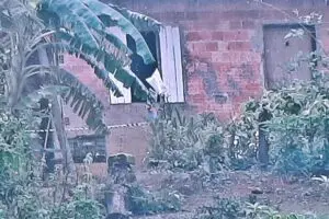 Vítimas foram encontradas mortas dentro de casa