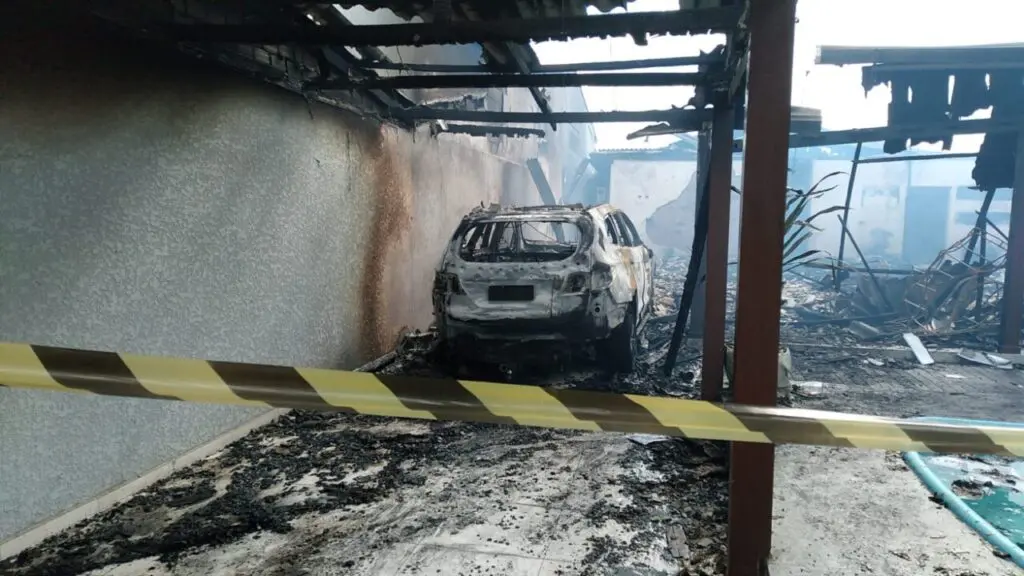 Casa incêndia no Ouro Fino