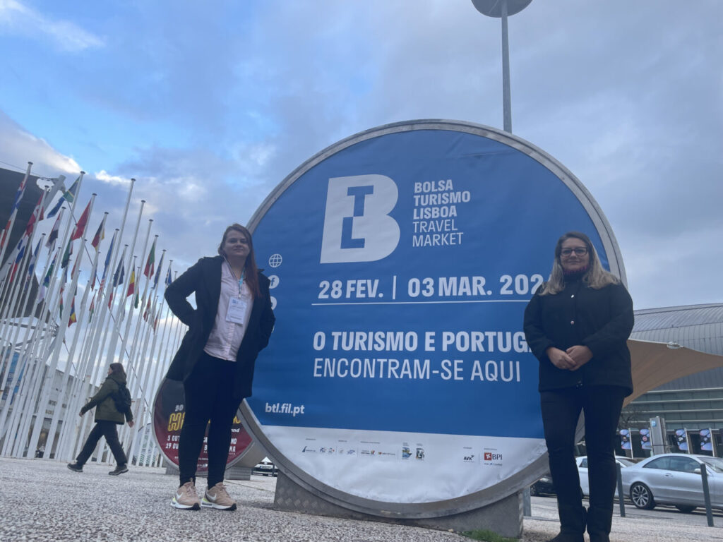 Secretárias de Comunicação, Camila Roque, e de Cultura e Turismo, Maria Plahtyn integraram comitiva de Paranaguá em Bolsa de Turismo de Lisboa, em Portugal. Foto: Divulgação