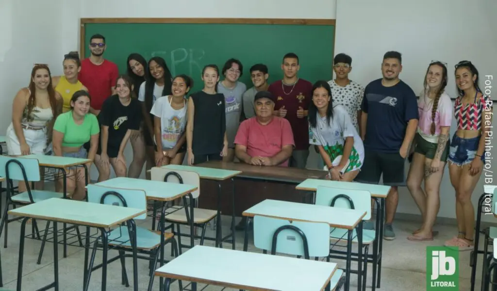 Prestes a completar 59 anos, Marcos nem pensa em ser “só aposentado” e já faz planos para quando se formar em Engenharia. Foto: Rafael Pinheiro/JB Litoral