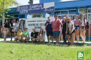 Marcos sempre dormiu pouco e viveu muito; com duas profissões ao mesmo tempo por duas décadas, ele aposentou da estiva e passou no vestibular da UFPR. Foto: Rafael Pinheiro/JB Litoral
