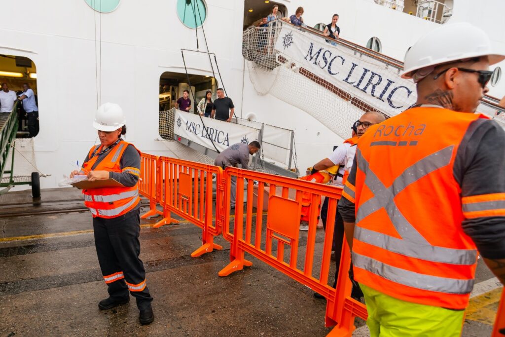 A Rocha é responsável pela operação na faixa portuária para o abastecimento de suprimentos e descarga de resíduos dos navios de cruzeiro. Foto: Divulgação