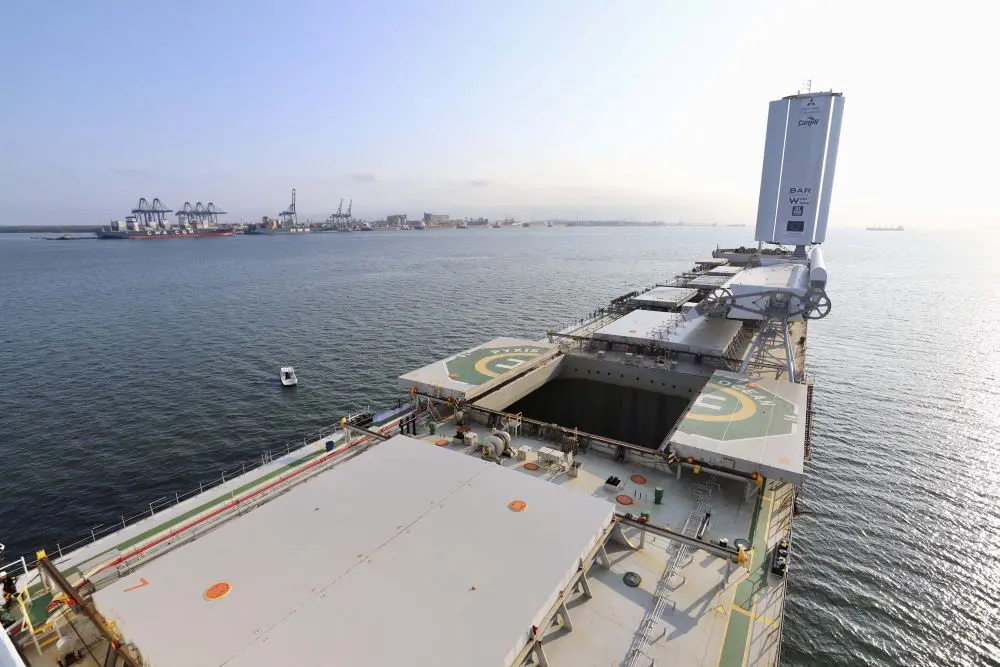 Além de seu compromisso com a comunidade, a empresa também está focada na sustentabilidade ambiental. Projetos como o navio Pixys Ocean, que reduz as emissões de CO2 em 30%, refletem essa responsabilidade. Foto: Claudio Neves/Portos do Paraná