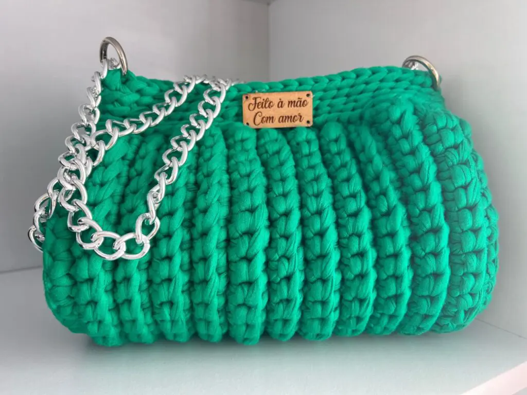 São produzidos bordados, bolsas e revestimentos para objetos