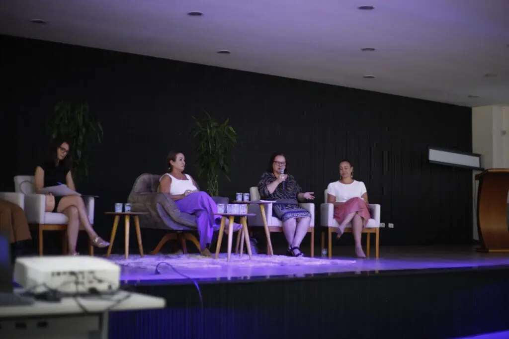Rede de Proteção pelo Fim da Violência contra a Mulher em Paranaguá realiza encontro para desenvolver estratégias conjuntas (41)