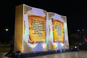 Biblia aeroparque – Foto – Mari Eduarda Soriani (2)
