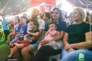 Crianças e adolescentes com necessidades especiais vivenciam momentos inesquecíveis no circo – autismo – circo (10)