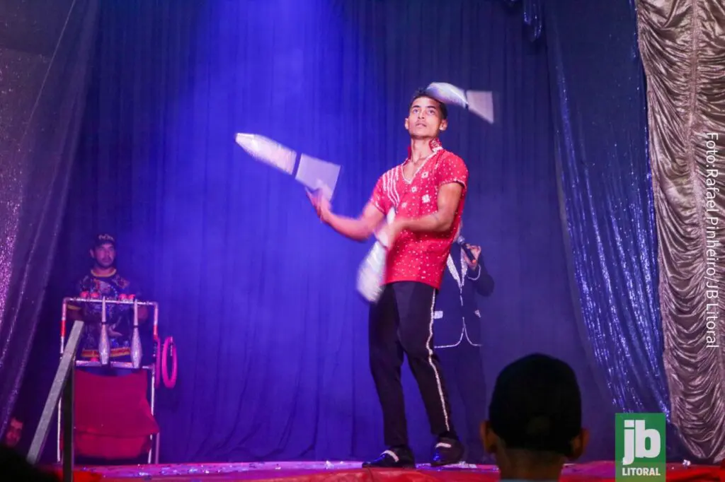 Crianças e adolescentes com necessidades especiais vivenciam momentos inesquecíveis no circo – autismo – circo (11)