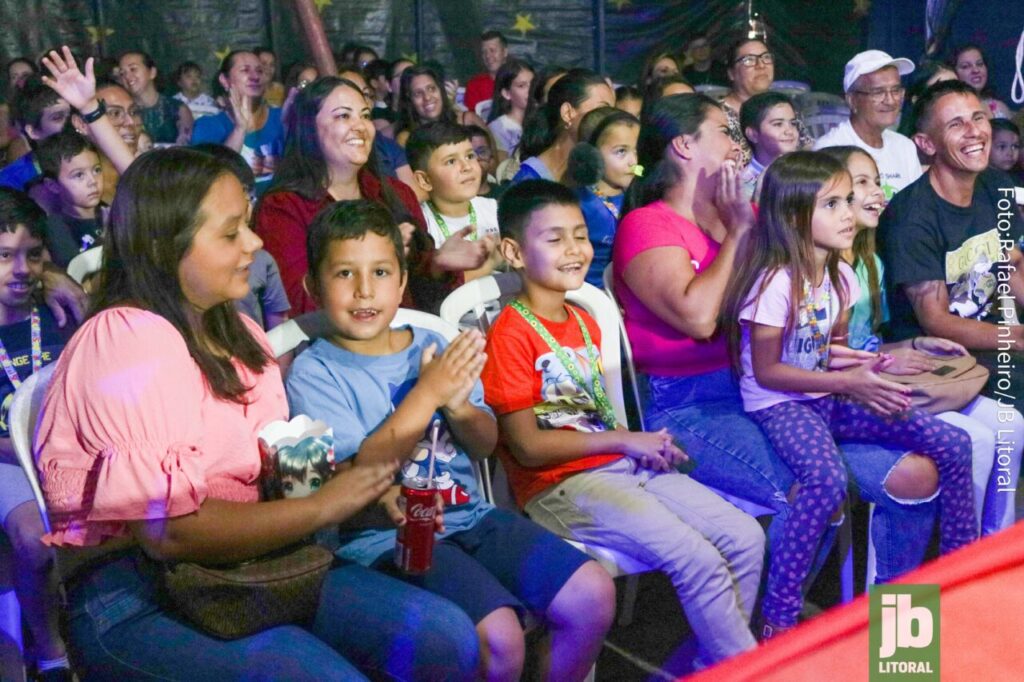 Crianças e adolescentes com necessidades especiais vivenciam momentos inesquecíveis no circo – autismo – circo (3)