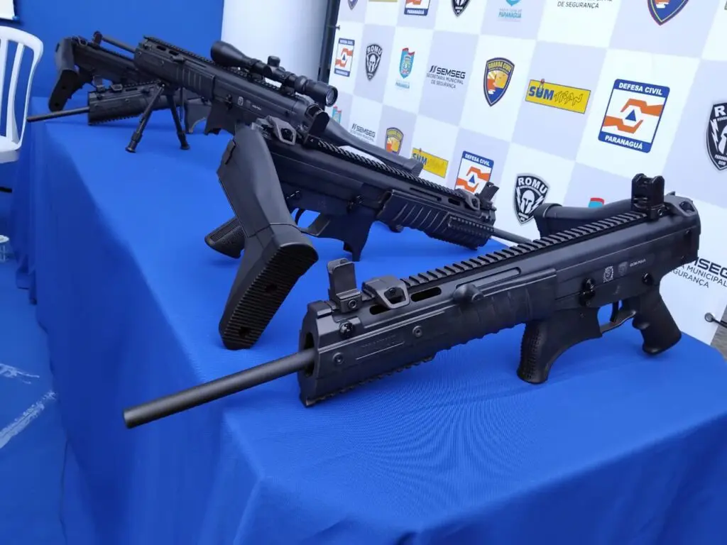 Entrega de armas para a GCM