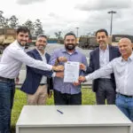 Participaram da assinatura da carta de intenção o diretor de Operações da Portos do Paraná, Gabriel Vieira, o diretor-presidente da empresa pública paranaense, Luiz Fernando Garcia; o secretário Nacional de Portos e Transportes Aquaviários, Alex Sandro de Ávila e, pelo Porto de Santos, o presidente Anderson Pomini e o diretor de Operações, Beto Mendes. Foto: Claudio Neves/Portos do Paraná